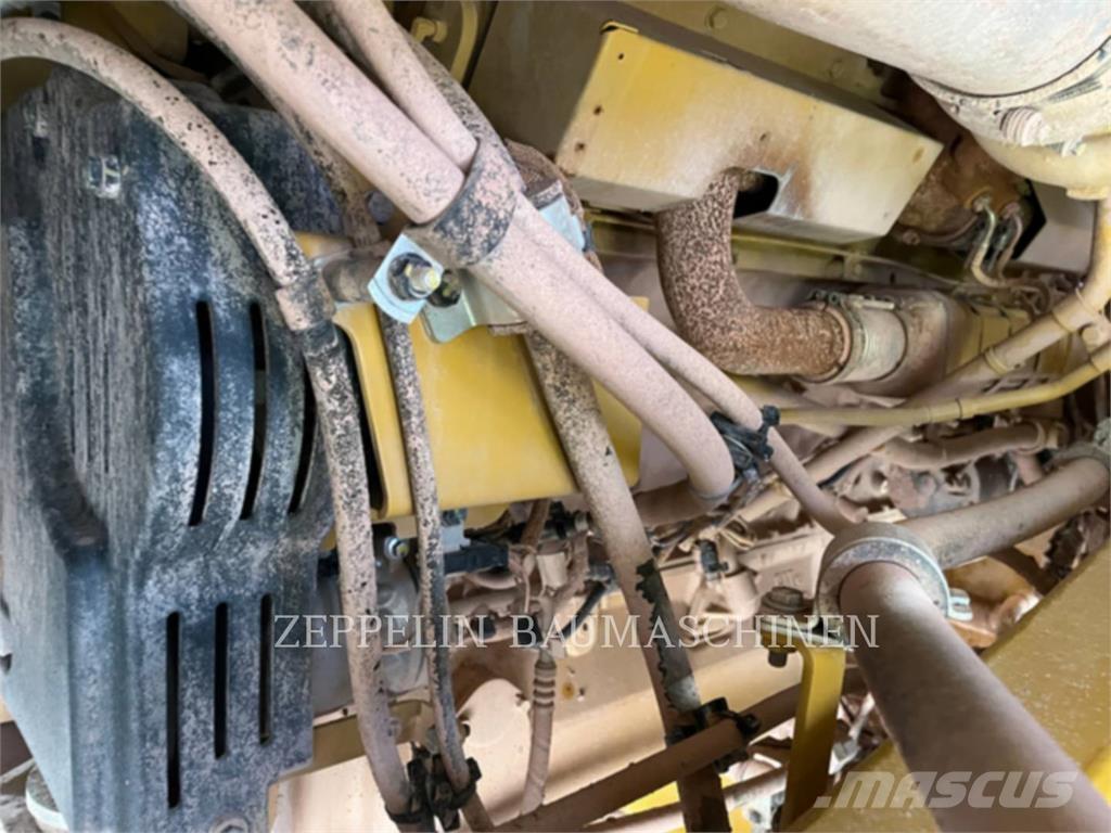 CAT 775G Зчленовані самоскиди