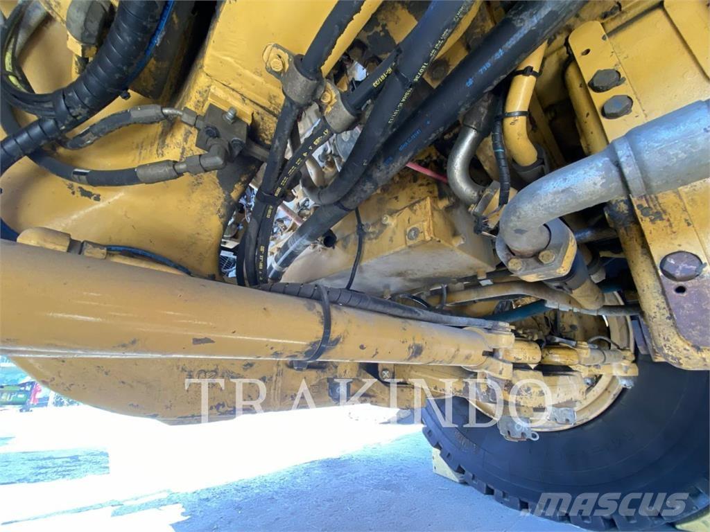 CAT 777E Зчленовані самоскиди