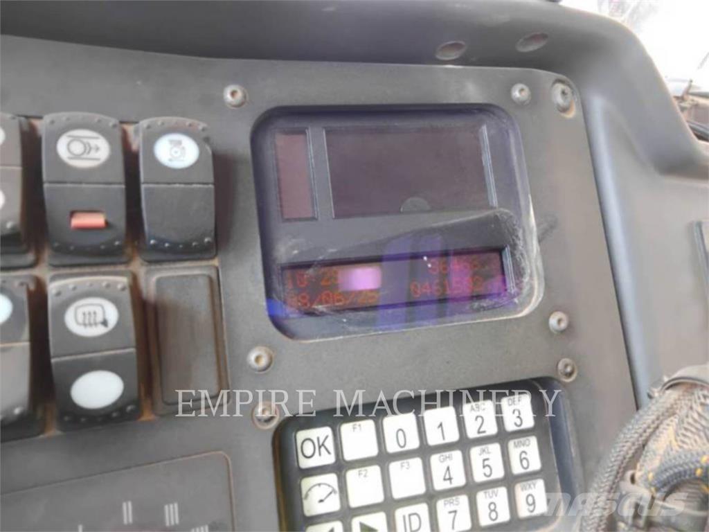 CAT 789D Зчленовані самоскиди