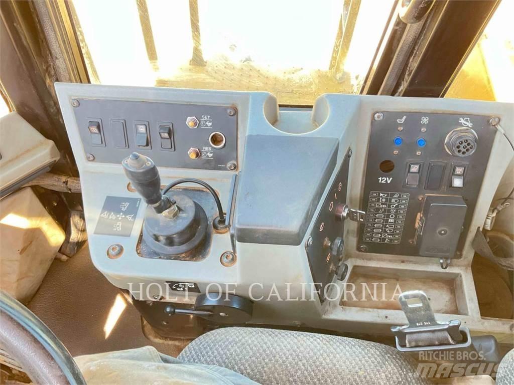 CAT 815F2 Ущільнювачі грунту
