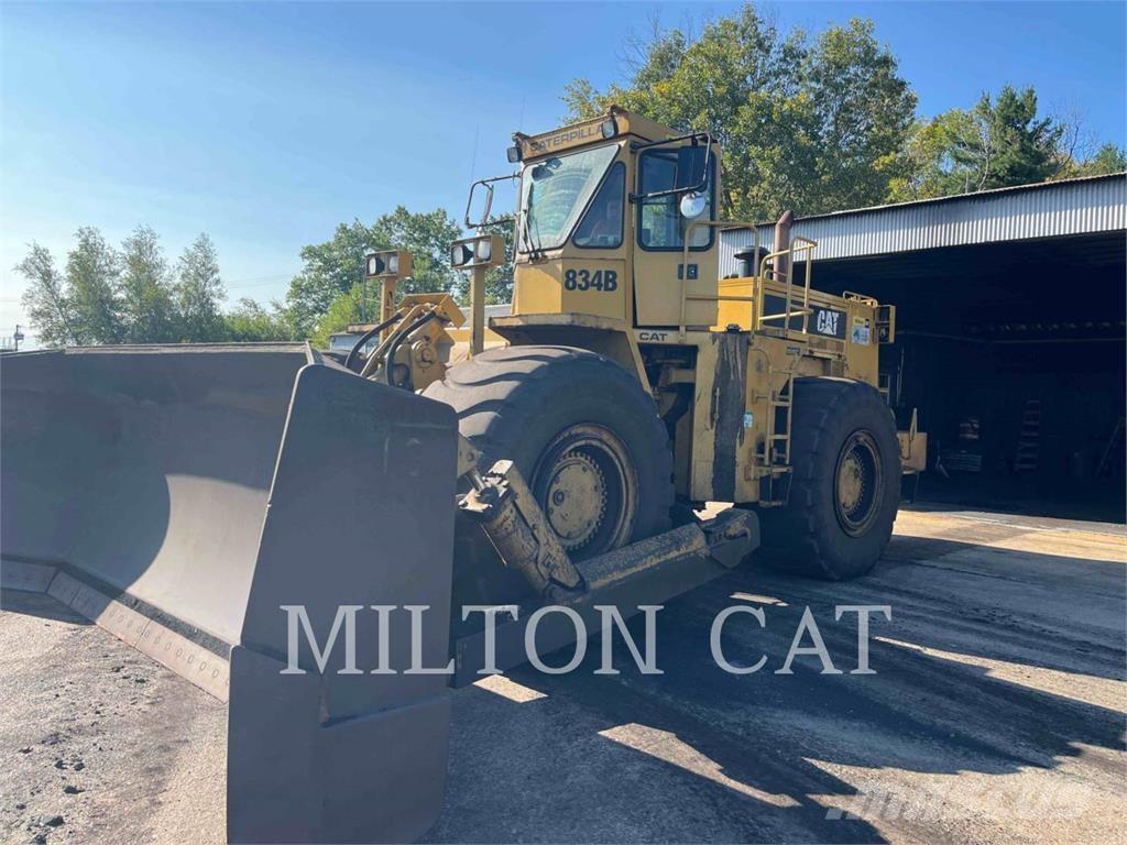 CAT 834B Колісні бульдозери