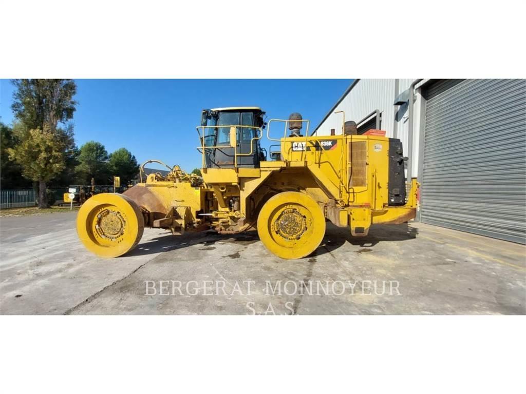 CAT 836K Колісні бульдозери