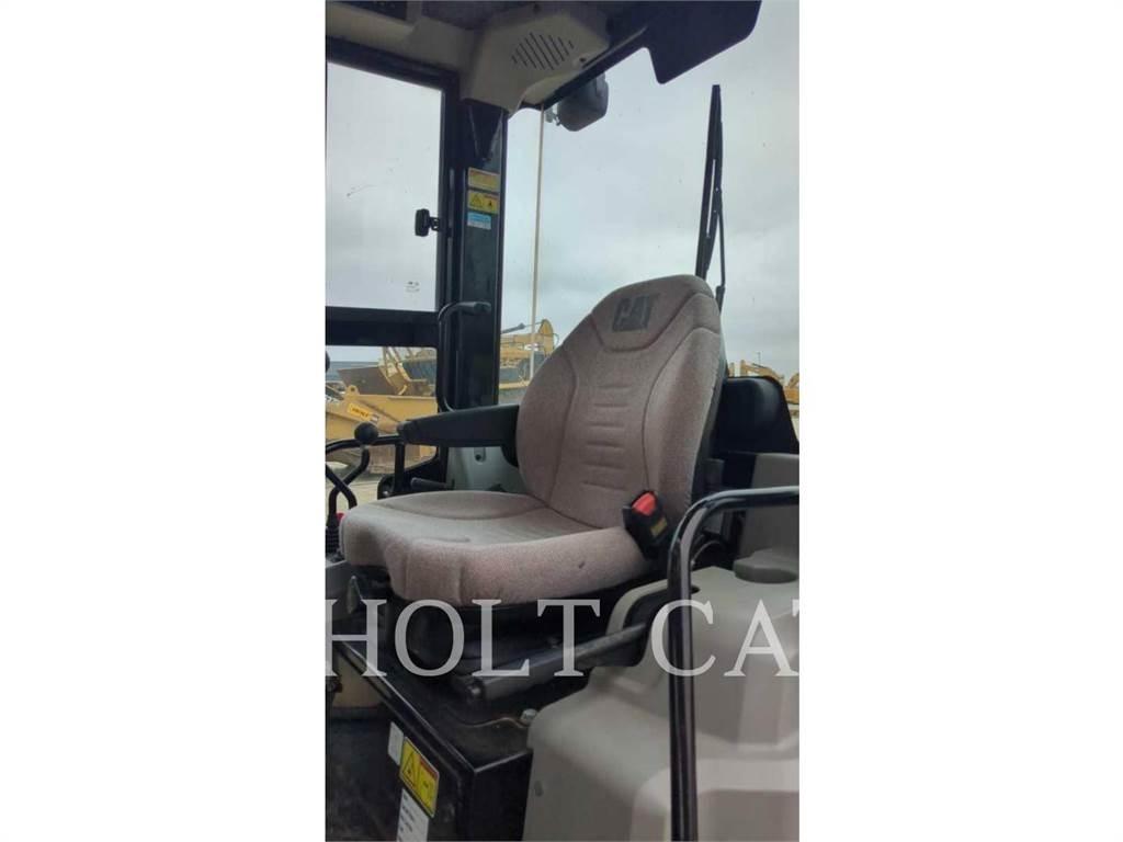 CAT 903C Фронтальні навантажувачі