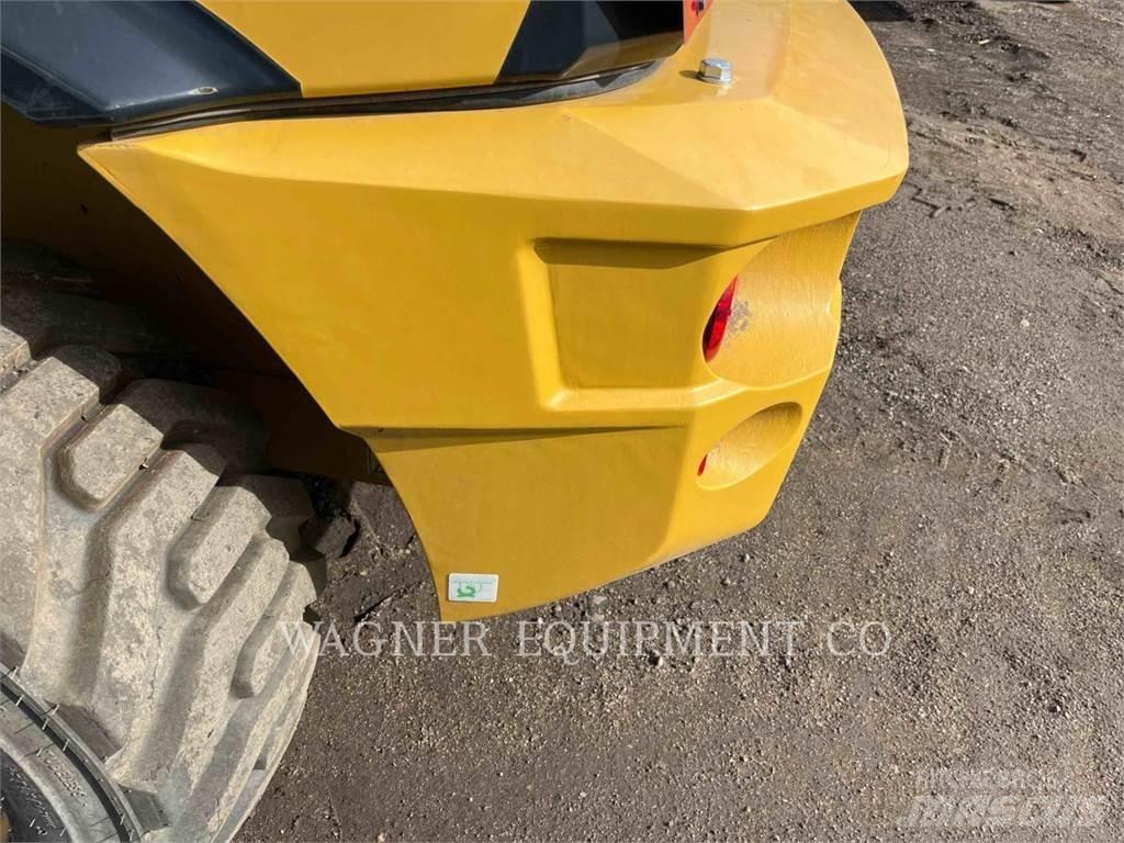 CAT 903D Фронтальні навантажувачі