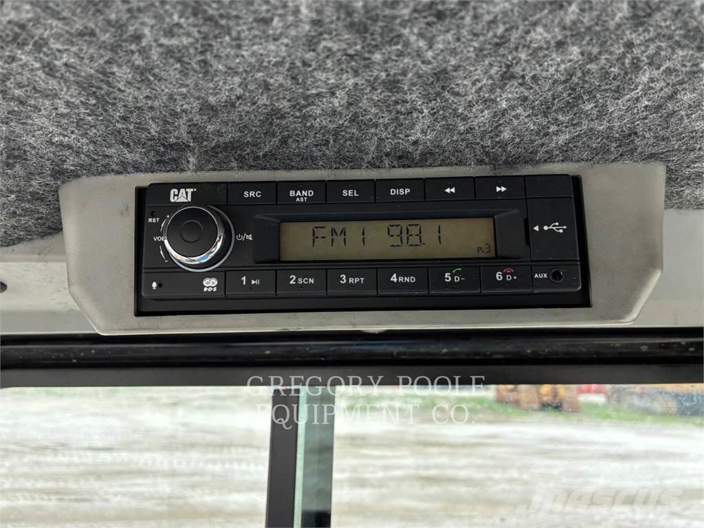 CAT 903D Фронтальні навантажувачі