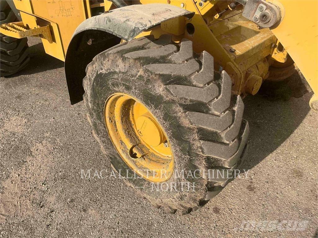CAT 903D HARW Фронтальні навантажувачі