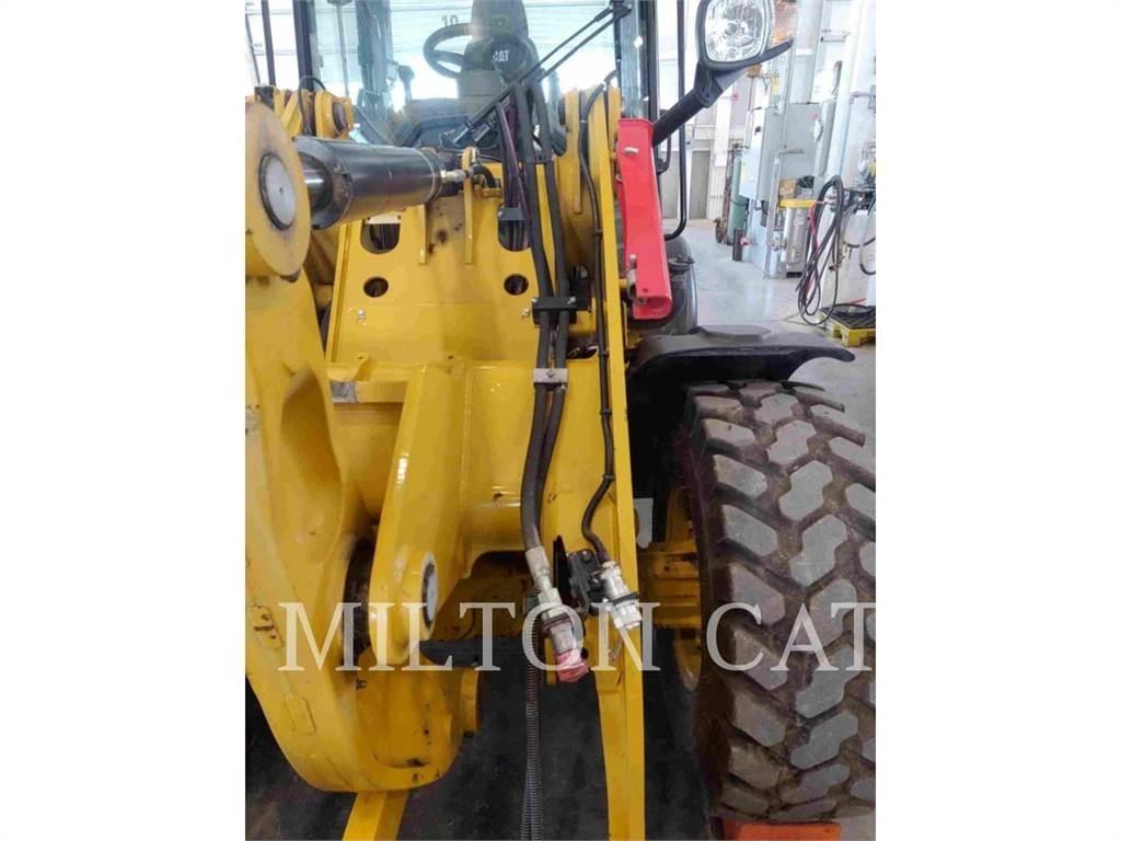 CAT 906 Фронтальні навантажувачі