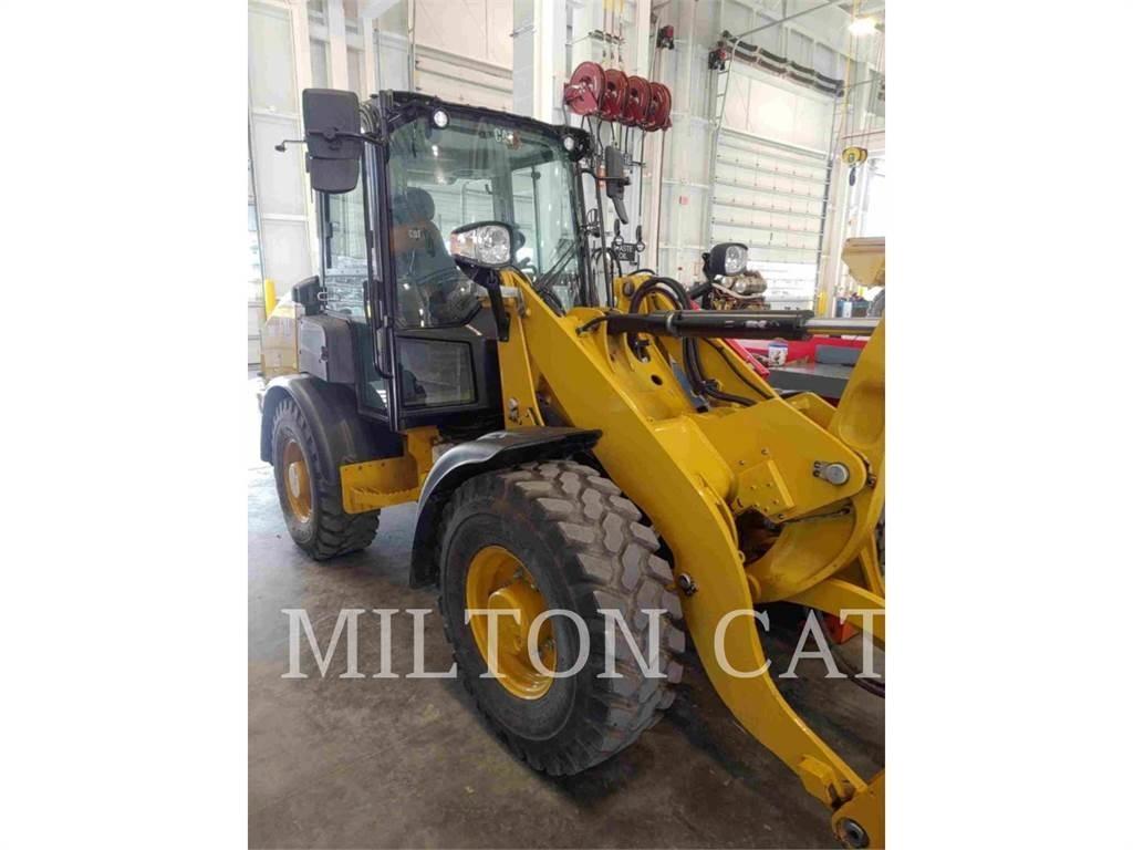 CAT 906 Фронтальні навантажувачі