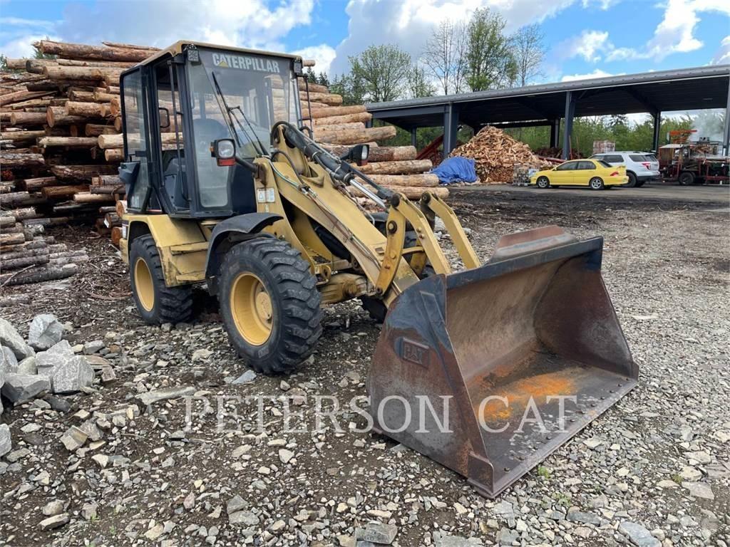 CAT 906 Фронтальні навантажувачі