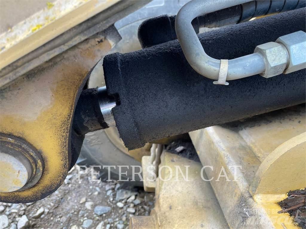 CAT 906 Фронтальні навантажувачі