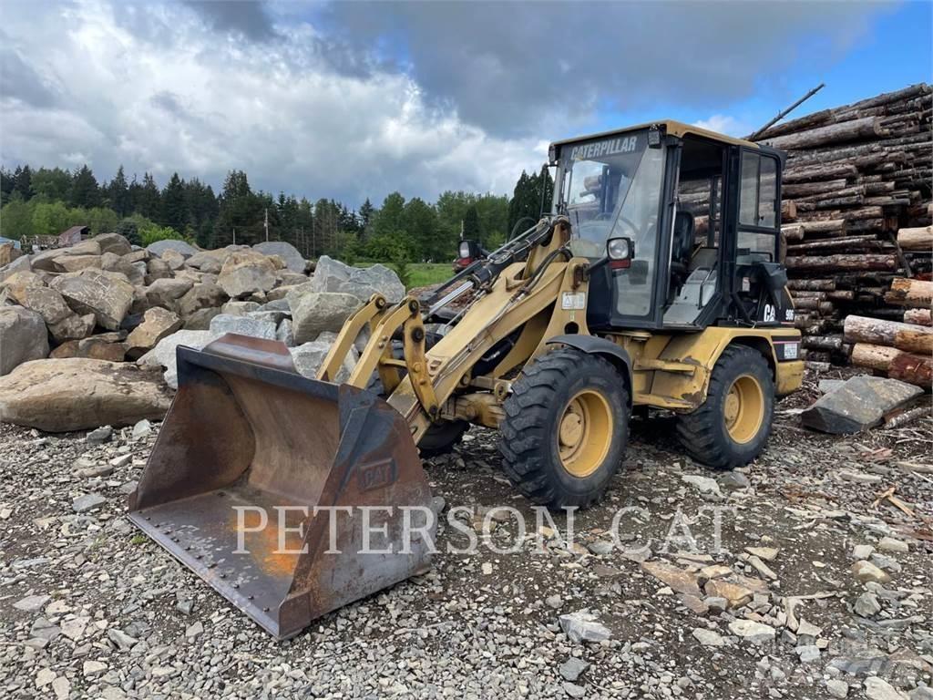 CAT 906 Фронтальні навантажувачі