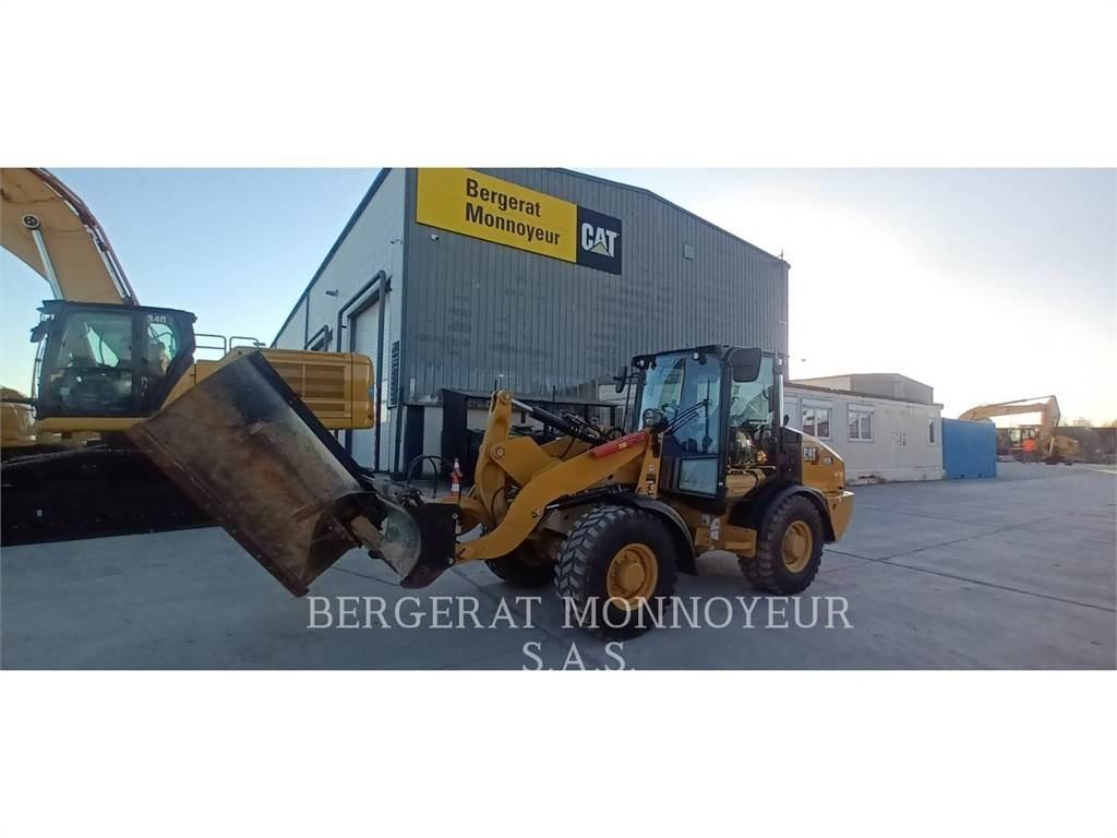 CAT 906 Фронтальні навантажувачі