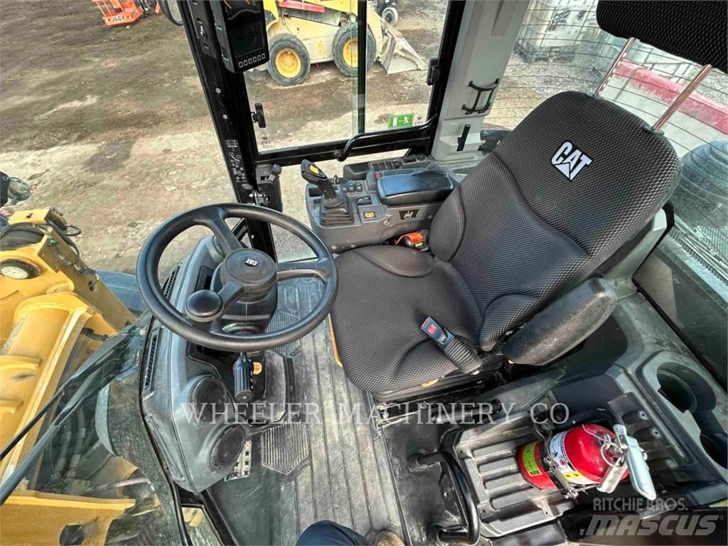 CAT 906 Фронтальні навантажувачі
