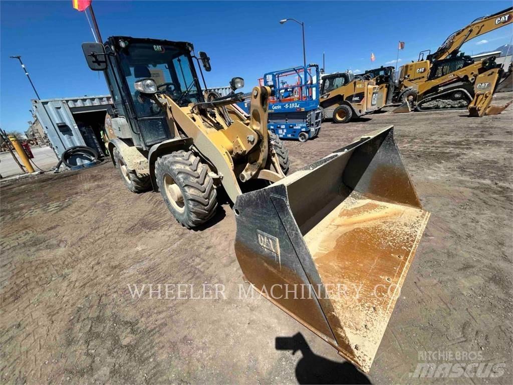 CAT 906 Фронтальні навантажувачі
