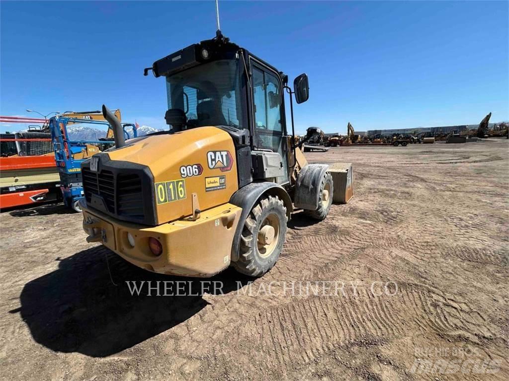 CAT 906 Фронтальні навантажувачі