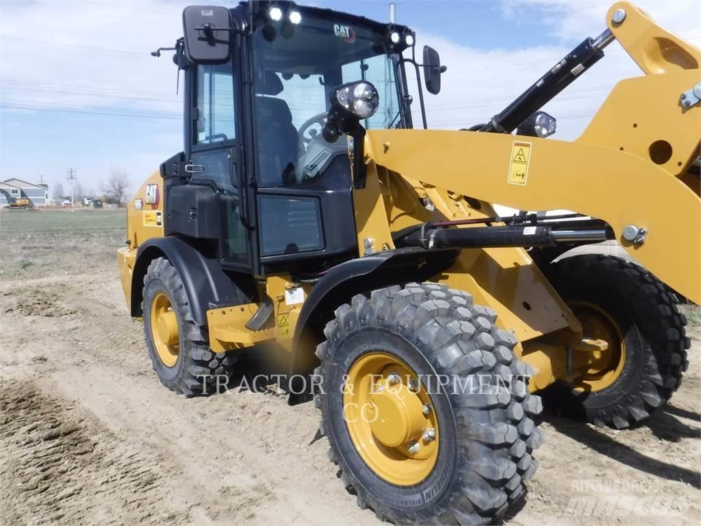 CAT 906 Фронтальні навантажувачі