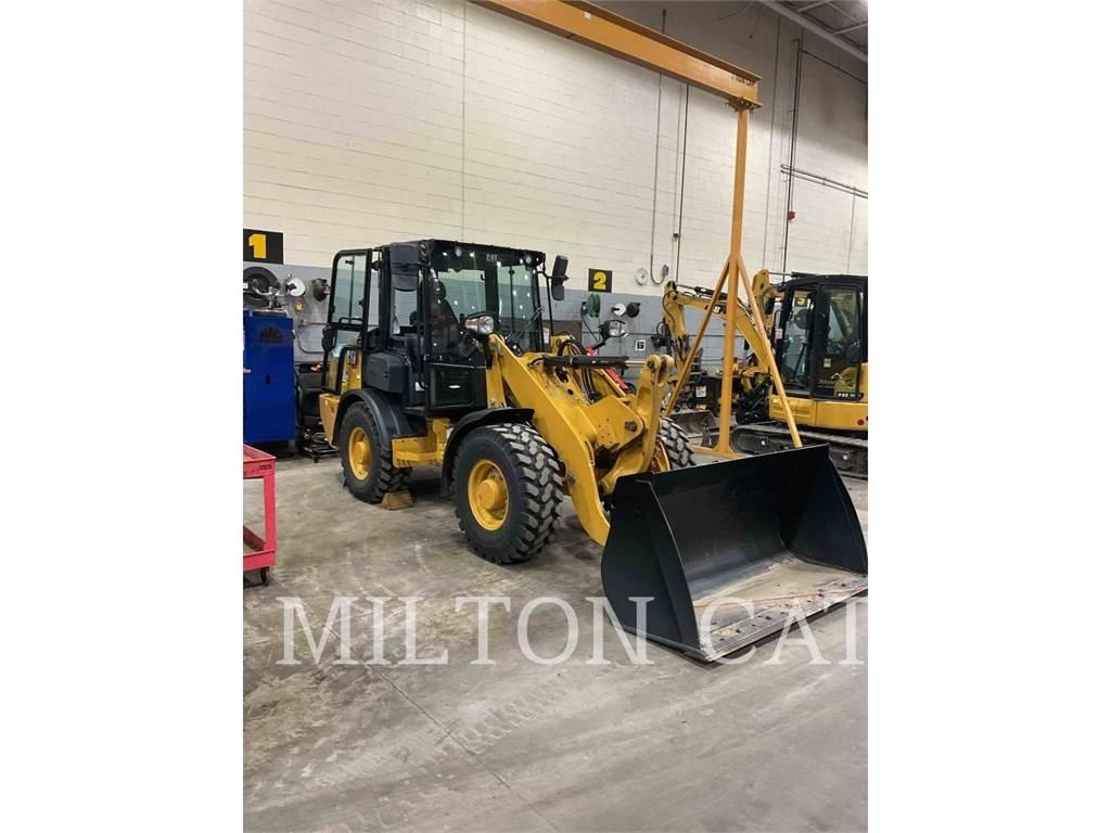 CAT 906 Фронтальні навантажувачі