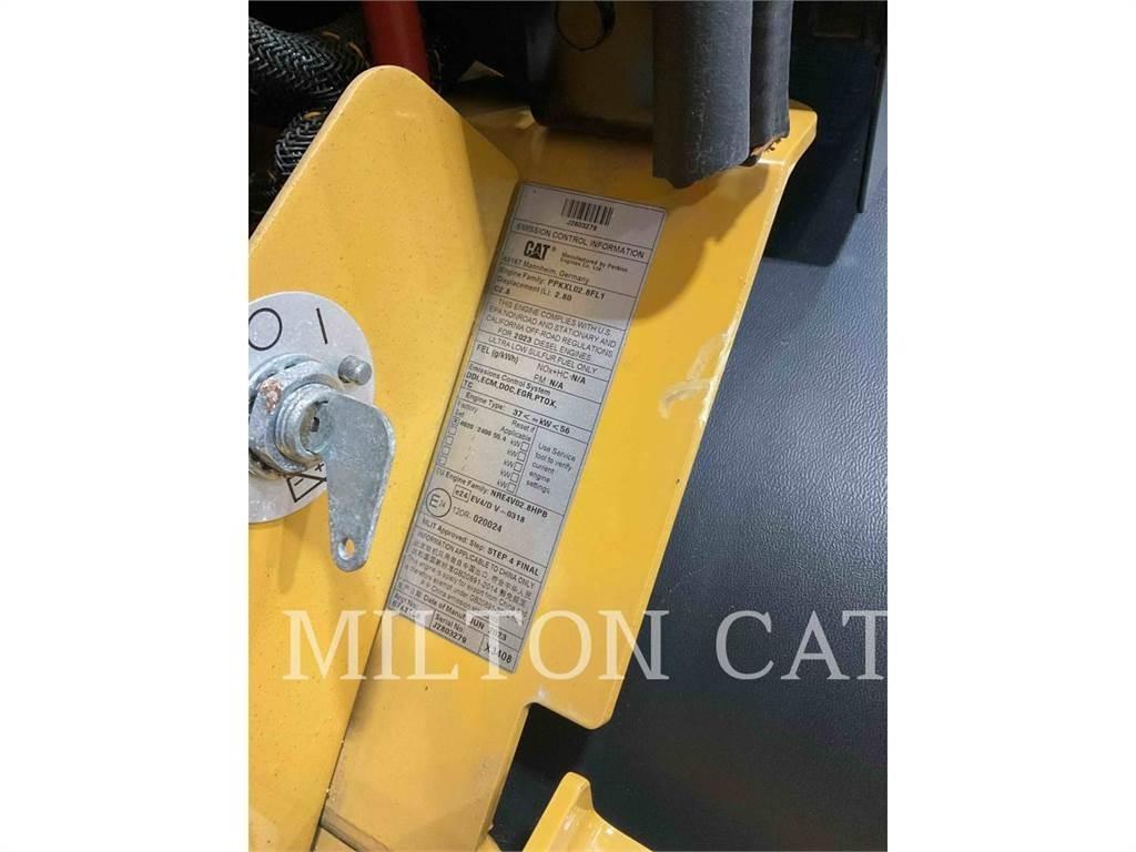 CAT 906 Фронтальні навантажувачі