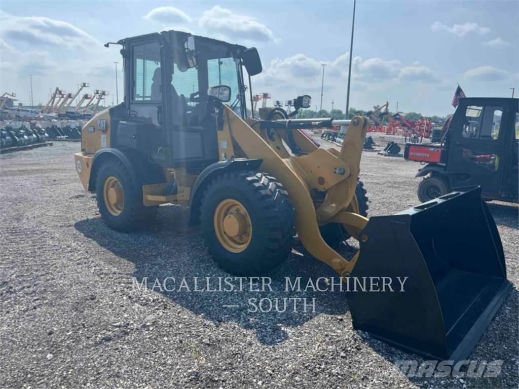 CAT 906 Фронтальні навантажувачі