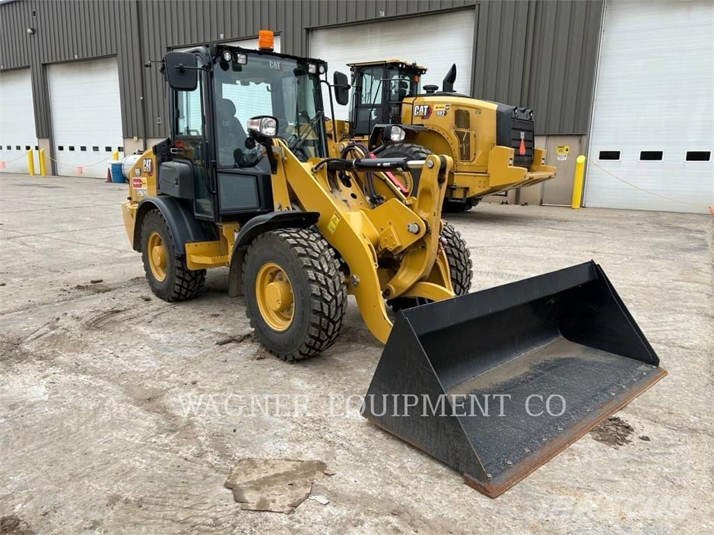 CAT 906 Фронтальні навантажувачі