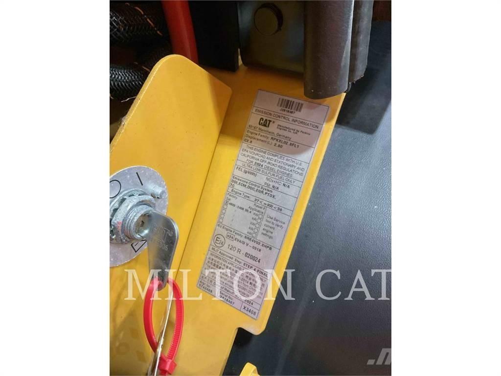 CAT 906 Фронтальні навантажувачі
