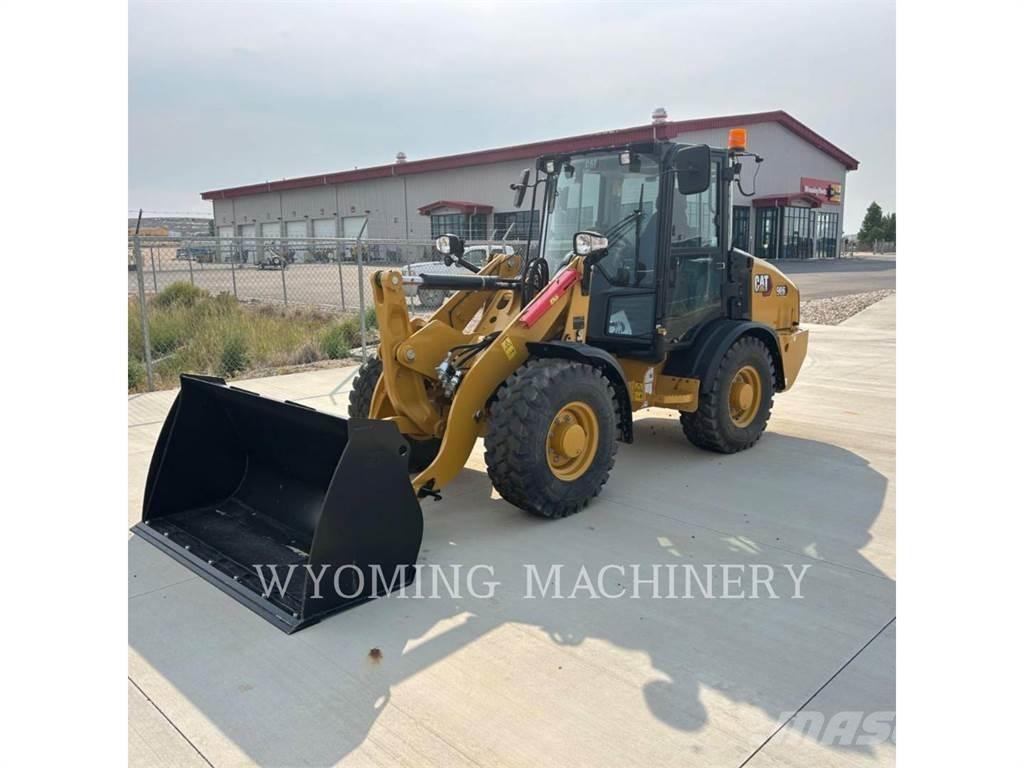 CAT 906 Фронтальні навантажувачі