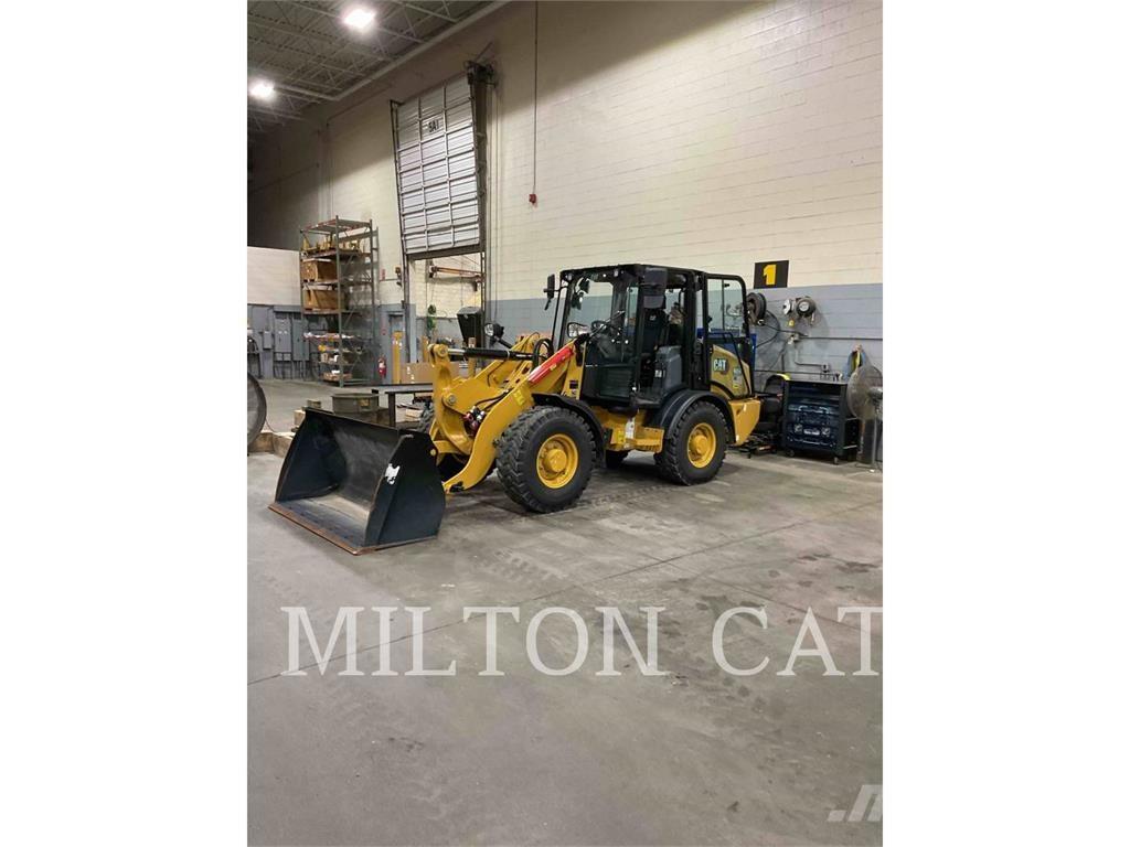 CAT 906 Фронтальні навантажувачі