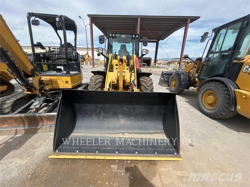 CAT 906 Фронтальні навантажувачі