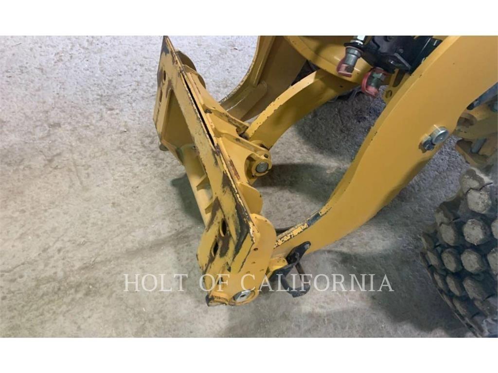 CAT 906 Фронтальні навантажувачі