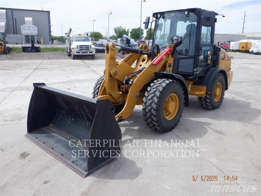 CAT 906-14 Фронтальні навантажувачі