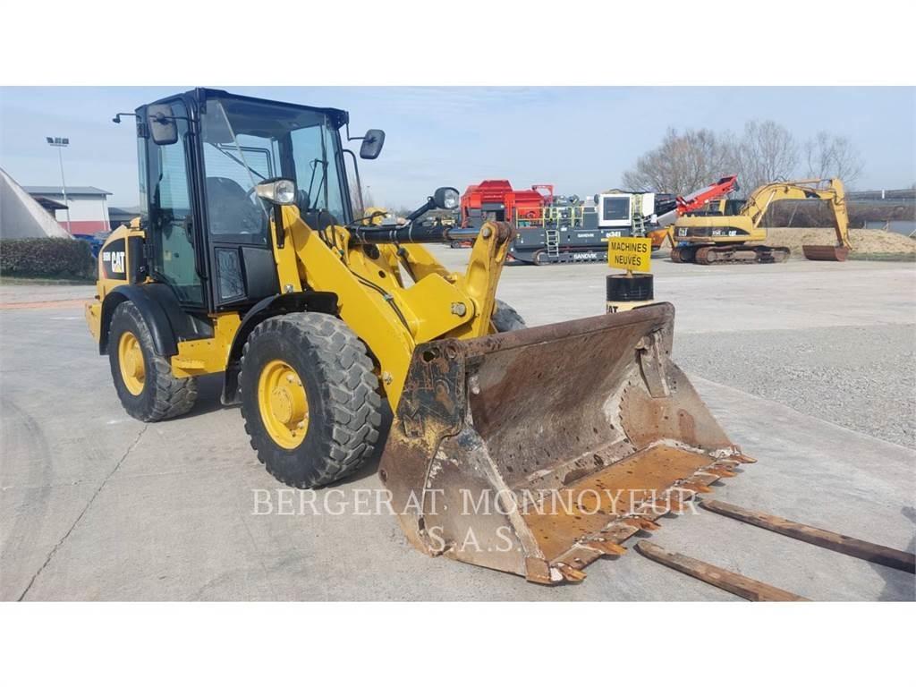 CAT 906 M Фронтальні навантажувачі