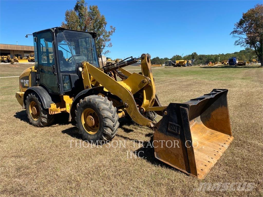 CAT 906 M Фронтальні навантажувачі