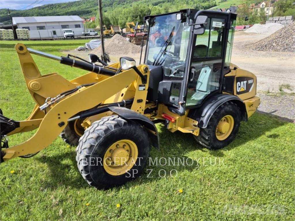 CAT 906H Фронтальні навантажувачі