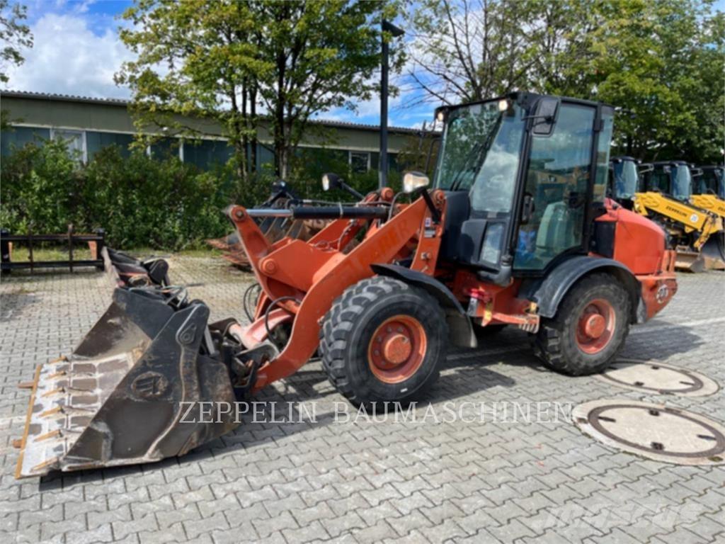 CAT 906H Фронтальні навантажувачі