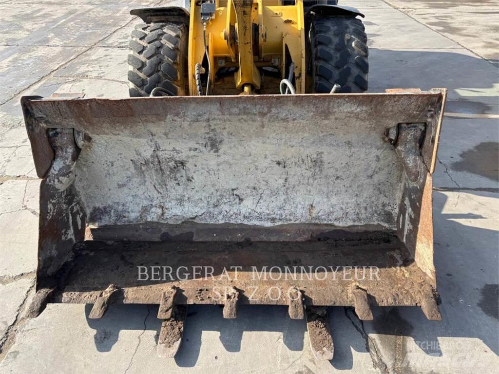 CAT 906H2 Фронтальні навантажувачі
