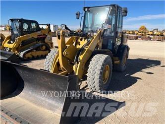 CAT 906M Фронтальні навантажувачі