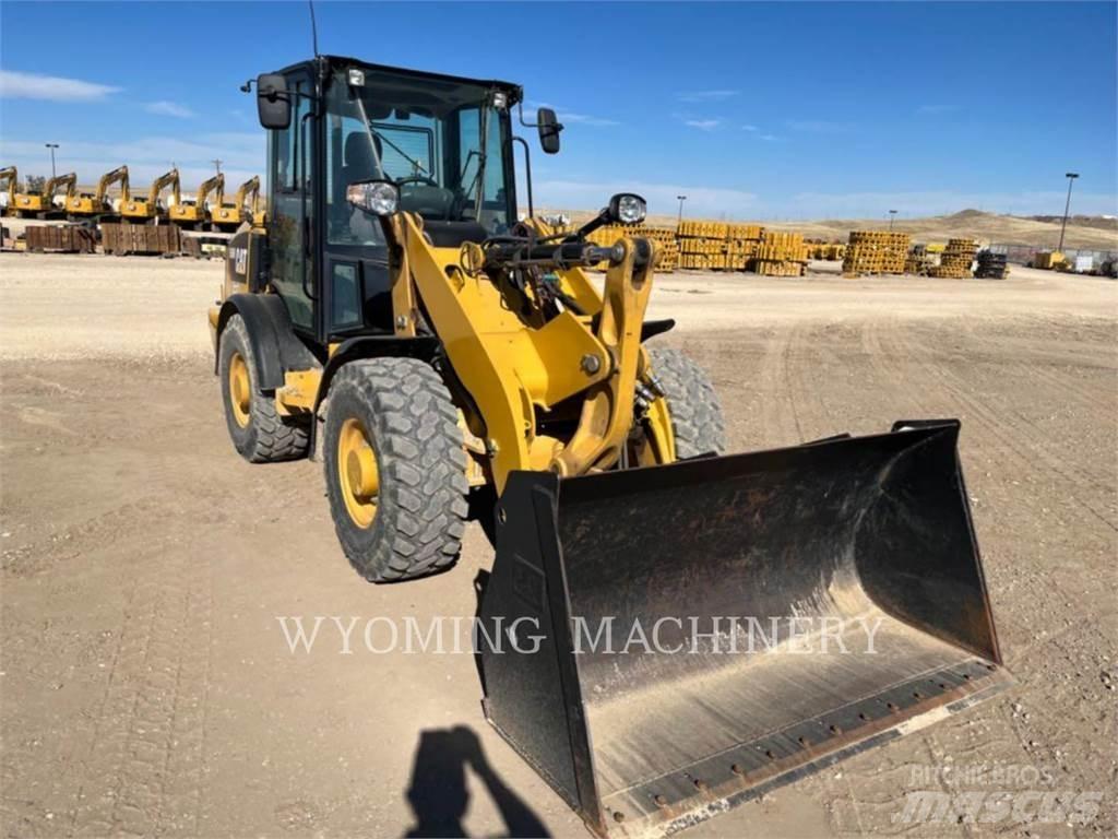 CAT 906M Фронтальні навантажувачі