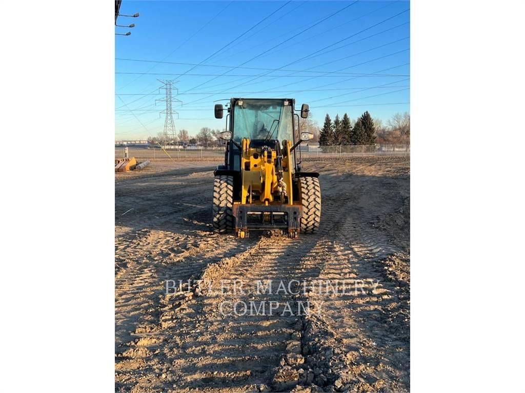 CAT 906M Фронтальні навантажувачі
