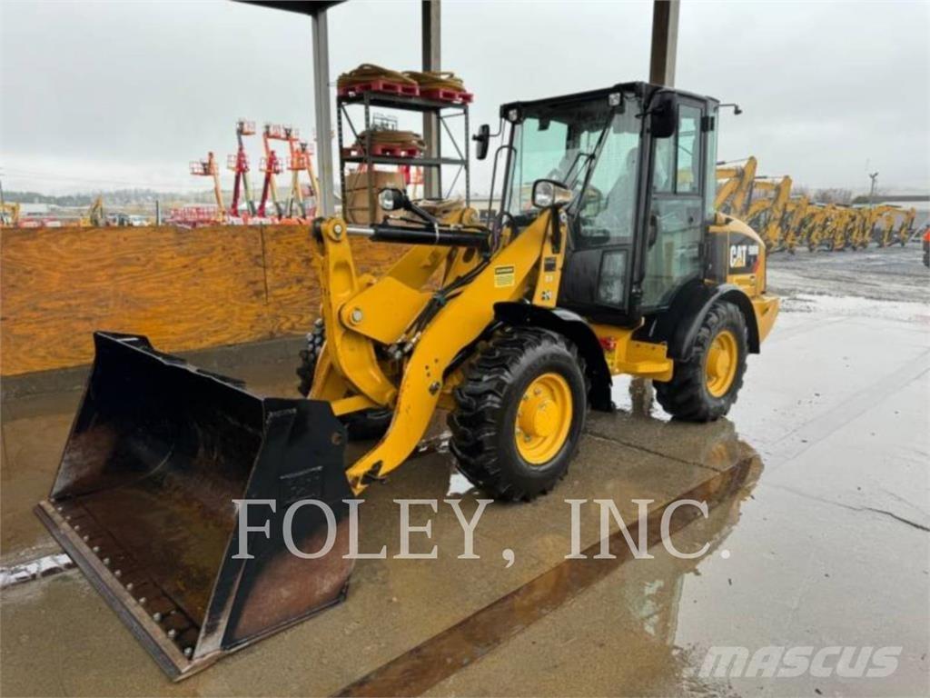 CAT 906M Фронтальні навантажувачі