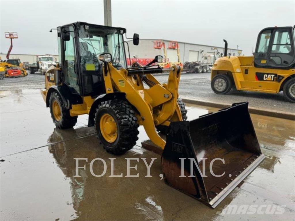 CAT 906M Фронтальні навантажувачі