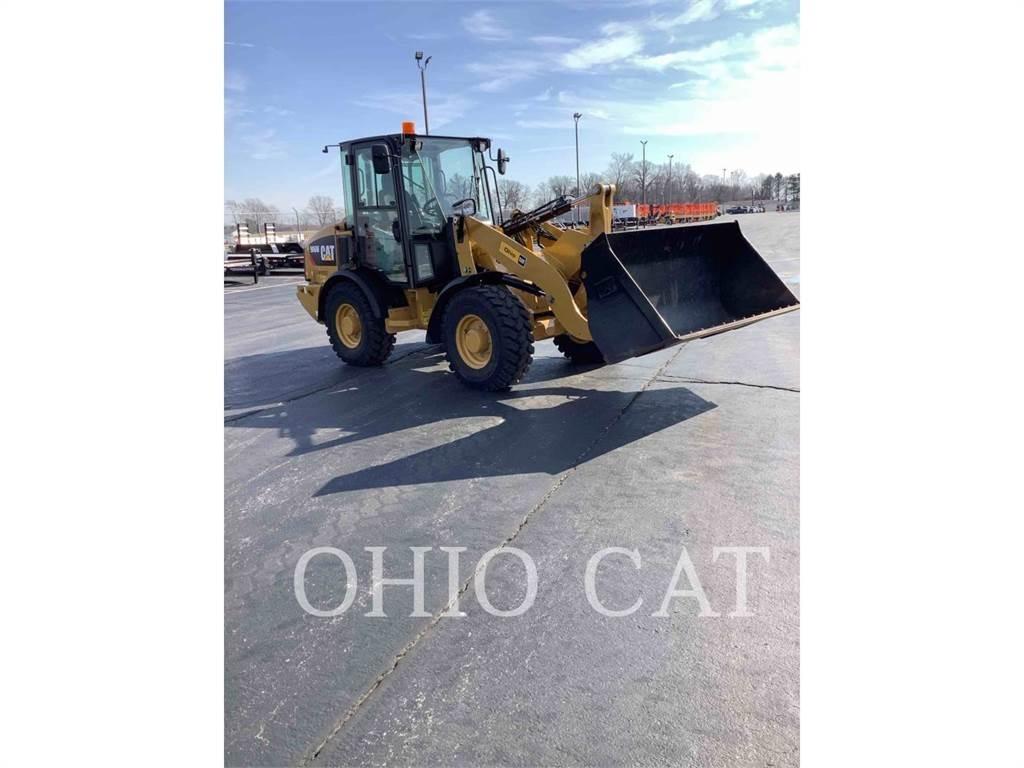 CAT 906M Малі навантажувачі