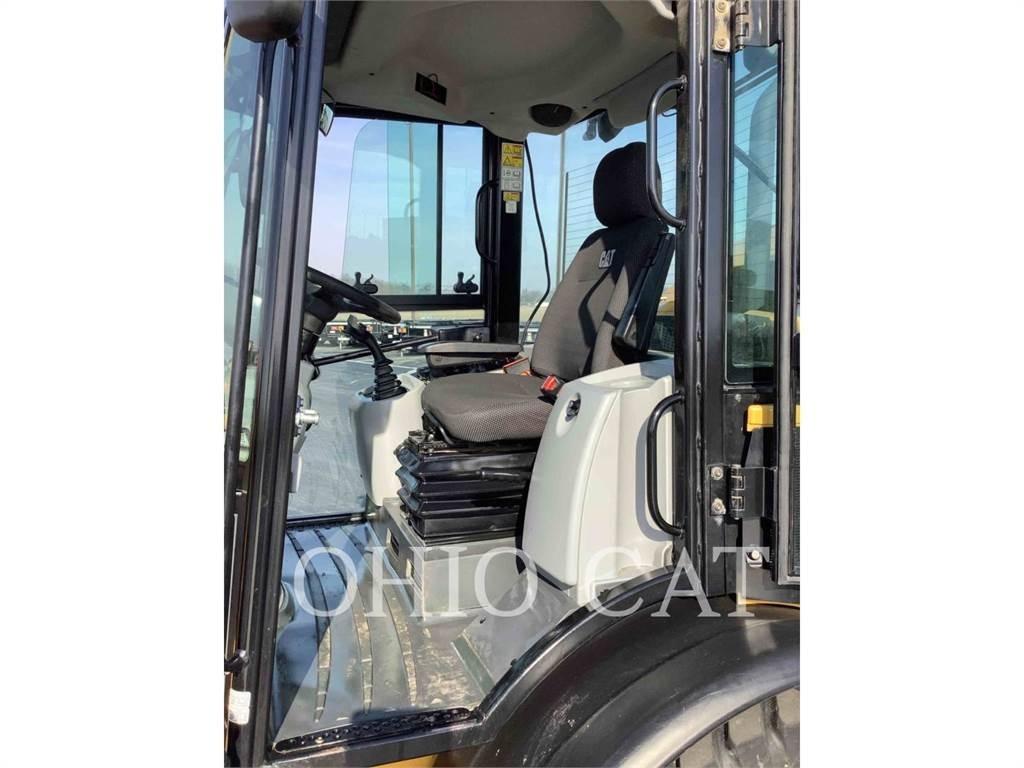 CAT 906M Малі навантажувачі
