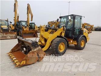CAT 906M Фронтальні навантажувачі