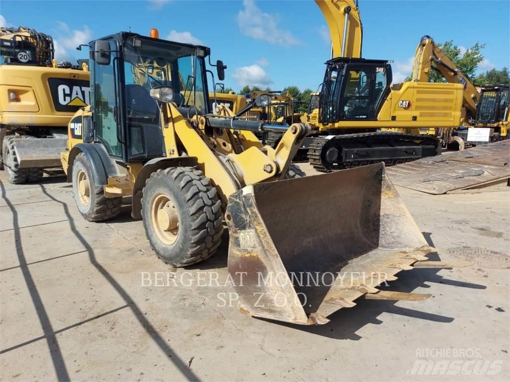 CAT 906M Фронтальні навантажувачі