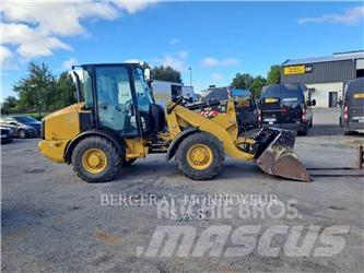 CAT 906M Фронтальні навантажувачі