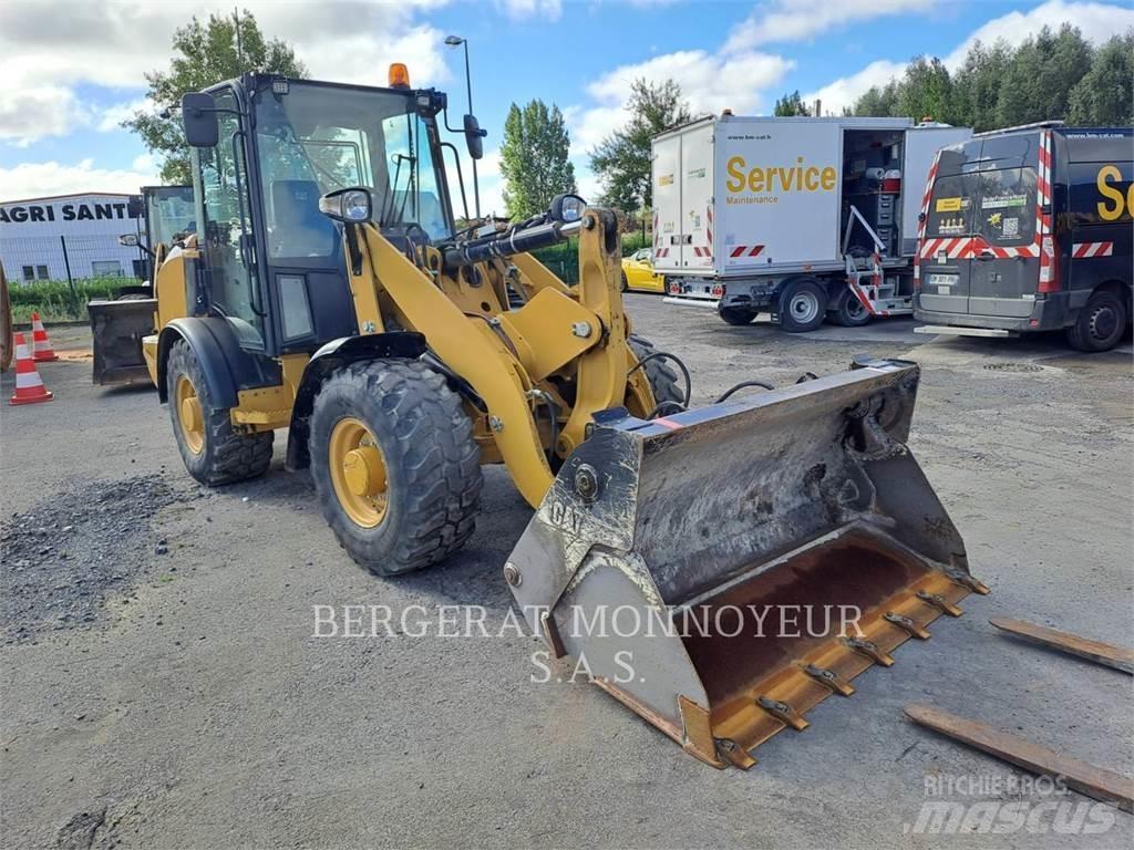 CAT 906M Фронтальні навантажувачі