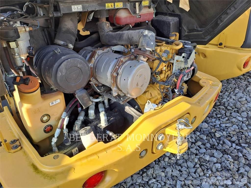 CAT 906M Фронтальні навантажувачі
