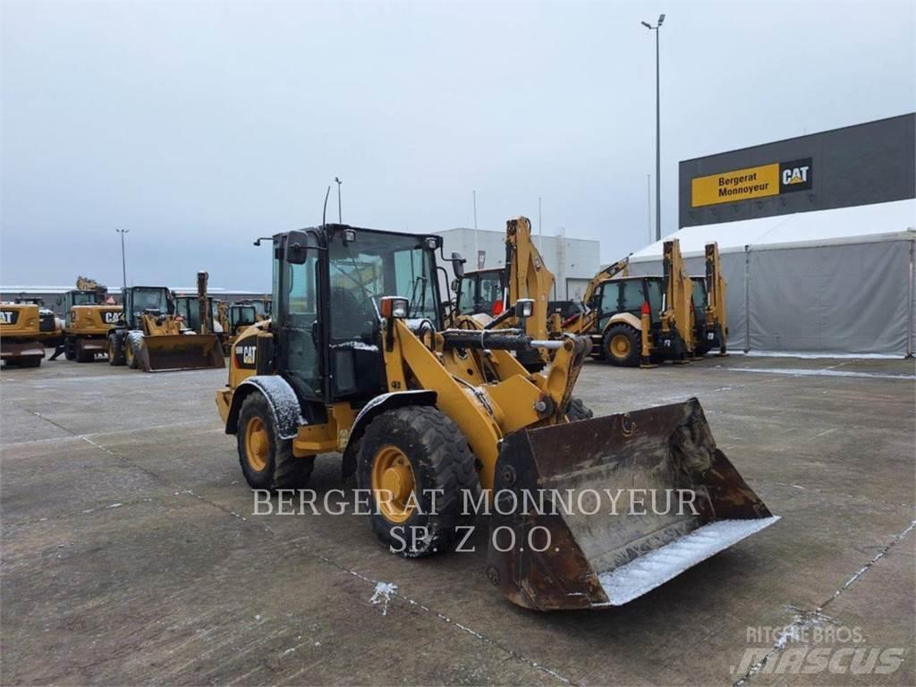 CAT 906M Фронтальні навантажувачі