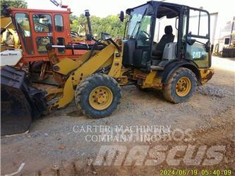 CAT 906M Фронтальні навантажувачі