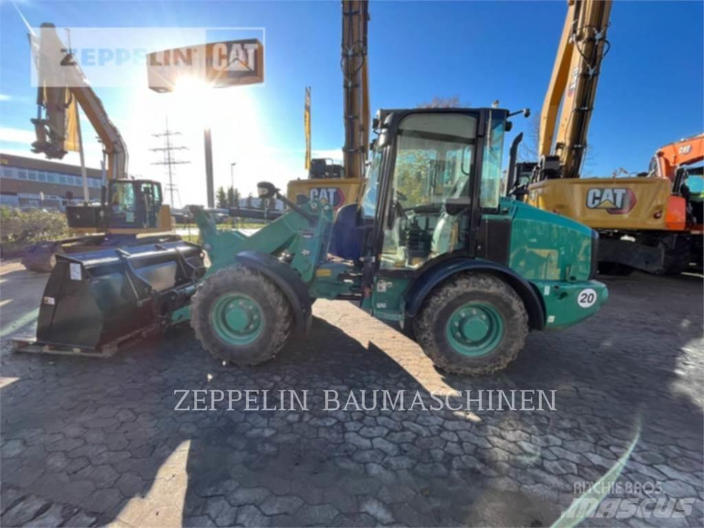 CAT 906M Фронтальні навантажувачі